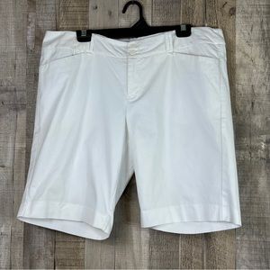 Mossimo Stretch Size 16 White Bermuda Mid Rise Bermuda Shorts w/Front Po…